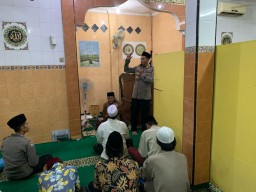 Safari Ramadan: Polres Pelabuhan Tanjung Perak Gelar Sholat Taraweh Bersama, Ajak Warga Jaga Kamtibmas