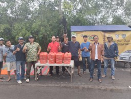 Kembali Menyemarakkan  Komunitas dan Paguyuban Piston Bagikan Takjil Ke -3 Kalinya di Bulan Suci Ramadhan.