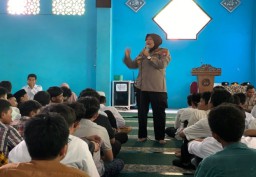 Polsek Karangpilang Gelar Lakukan Pembinaan Siswa SMPN 24 Surabaya