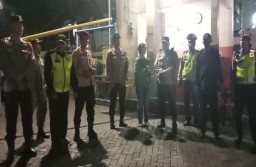 Polsek Sukomanunggal  Giat Patroli Blue Light Antisipasi Kejahatan dan Perang Sarung