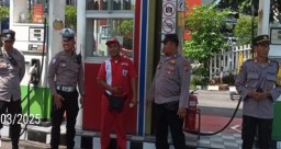 Polsek Sukomanunggal Giat Patroli Dialogis di SPBU Kupang Jaya