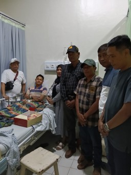 Direktur Utama PT. Umar Sukses Jaya Surabaya Turut Mendoakan Anak dari Seorang Jurnalis yang Lagi Sakit