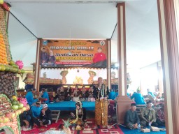 Kirab Tumpeng Agung Desa Sumberdadi Dalam Rangka Bersih Desa