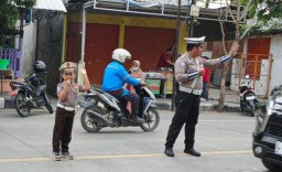 Polisi Sahabat Anak, Satlantas Polres Sampang Berikan Materi Tentang Tertib Lalu Lintas Sejak Dini