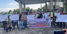 Warga Trans Bekambit Kotabaru Berharap Presiden Prabowo Dan Komisi Hukum DPR-RI Tindak Tegas Pelaku Pembatalan 700SHM