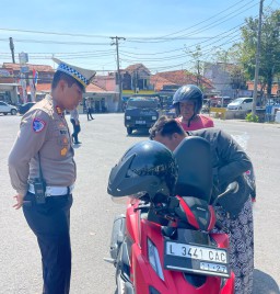 Satlantas Polres Sampang: Gelar Operasi Patuh Pajak dan Pelanggaran Kasat Mata Terhadap Kendaraan Bermotor