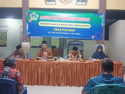 Musyawarah Pembentukan Koperasi Merah Putih Desa Pucung Kecamatan Balongpanggang.