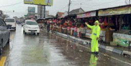 Kapolsek Blega, Amankan Arus Balik Kota Bangkalan dan ke Arah Surabaya