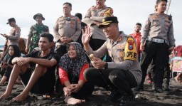Kapolres Jember dan Jajaran Patroli Dialogis Libur Lebaran di Lokasi Wisata