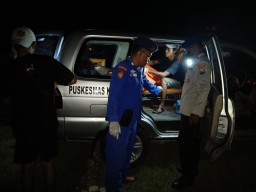 Dua Hari Dilakukan Pencarian Polisi Berhasil Evakuasi Nelayan yang Hilang di Perairan Lamongan