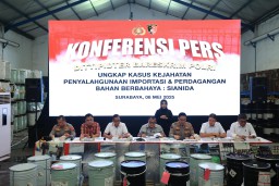 Bareskrim Polri Bongkar Perdagangan Ilegal Sianida di Surabaya dan Pasuruan, Omzet Capai Rp 59 Miliar