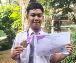 Ahnaf Siswa 2 Pamekasan Berhasil Raih Emas Lomba Astronomi dan Perak Lomba Bahasa Inggris Dalam Ajang Olimpiade Desain Pelajar 
