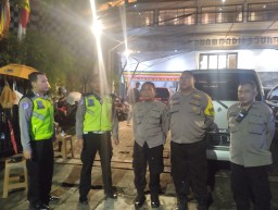 polsek Tegalsari Gelar Pengamanan Hari Raya Waisak di Vihara Dhammadipa Surabaya.