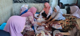 Keluarga Besar Bani Haji Musaffak Salurkan Hewan Kurban di Kampung Merapi Sampang Madura