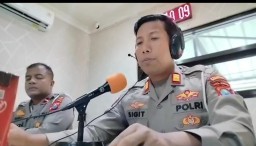*AKP Sigit Ekan Sahudi, S.H., M.M., Berdialog di RRI Sampang, Sosialisasi Mengenai Kendaraan Kelebihan Muatan*