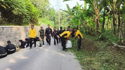 Polres Blitar Kota Gandeng Perguruan Silat Bersihkan Lingkungan Sambut Hari Bhayangkara ke-79