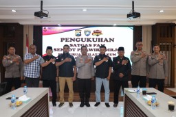 Polres Pelabuhan Tanjung Perak Kukuhkan Satgas Sentot Prawirodirdjo untuk Amankan Malam Satu Suro