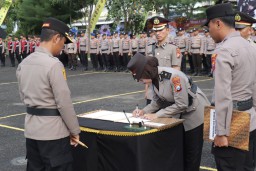 Kapolres Sampang Pimpin Sertijab Wakapolres dan Kasat Intelkam