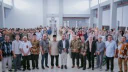 Bupati Gresik Serukan Peningkatan Skill Mahasiswa di Ajang SNEKBIS 2025