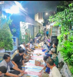 Pertemuan Rutinitas Arisan di Gelar Warga Banyuurip Lor Surabaya