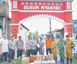 Kapolres Gresik, Salurkan Bantuan Sosial Bagi Warga Terdampak Banjir di Benjeng