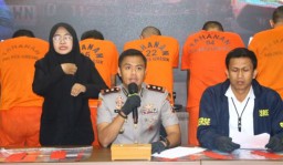 Tindakan Tegas oleh Polres Gresik Lima Tersangka Pencurian Modus Ganjal ATM Beraksi di 48 TKP