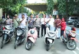 Enam Tahun Hilang, Polres Bangkalan Kembalikan Motor Warga Surabaya