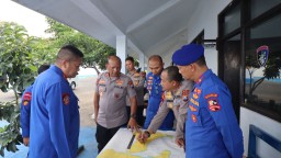 Kapolda Jatim Ikut Turun Cari Korban KMP Tunu Pratama yang Tenggelam di Selat Bali