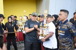 Perkuat Sinergi dan Kebersamaan Polres Gresik Gelar Olahraga Bersama di Hari Bhayangkara ke-79