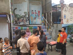 Al Ikhlas Nusantara Bagi-bagi Ta'jil Gratis Jum'at Berkah di Jalan Banyu Urip Kidul VI Surabaya