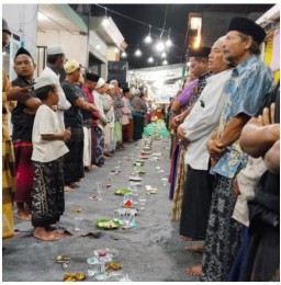 Abdus Shomad Gelar Pengajian Bersama Majlis Annajah dan Simpatisan di Surabaya 