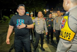 Malam Surabaya Lebih Aman: Kapolrestabes Pimpin Patroli Skala Besar Tiga Pilar