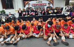 Polrestabes Surabaya Beserta Polsek Jajaran Berhasil Ungkap Kasus Curanmor 49 Tersangka Diamankan