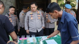 Kapolres Nganjuk Sambangi Polsek Baron, Tegaskan Komitmen Bebas Narkoba dan Tingkatkan Kinerja