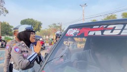 Bangkitkan Nasionalisme Sambut HUT ke-80 Kemerdekaan RI, Satlantas Polres Bangkalan Bagi-Bagi Ratusan Bendera
