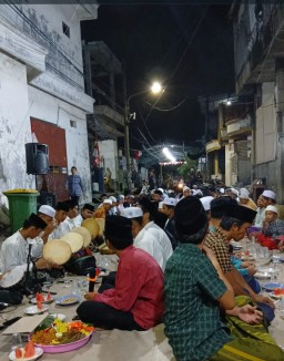 Warga Tambak Pring Utama 2A , Meriahkan Dimalam Tasyakuran di Hari 17 Agustus Yang ke -80
