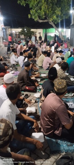 Tradisi Tahunan Dsn Ngablak Rejo Gresik Gelar Tirakatan dan Tasyakuran Memperingati HUT Ke - 80 RI.