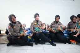 Sambut Hari Jadi Polwan ke-77 Polda Jatim Gelar Baksos di Griya Yatim