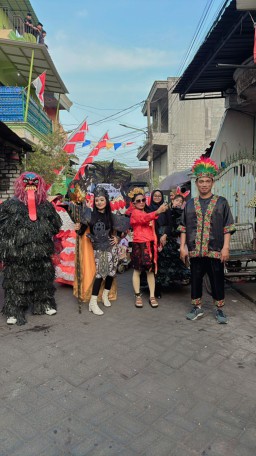 Memeriahkan HUT RI Ke -80 Warga Tambak Pring Utama 2A Kecamatan Asemrowo Gelar Karnaval