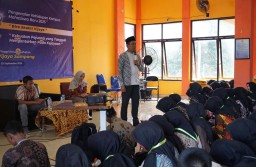 Mahfud Tekankan Pentingnya Growth Mindset bagi Mahasiswa Baru STIKes Sukma Wijaya