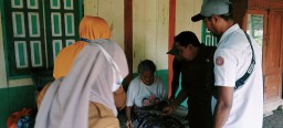 Forkopimcam Jrengik Sambangi Nenek Sebatang Kara di Margantoko