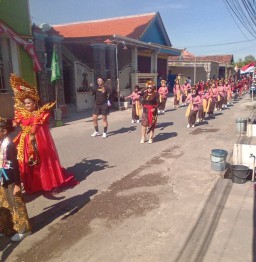 Desa Ngablak Rejo Gresik Gelar Karnaval memperingati Hut ke - 80 RI