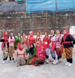Warga RW 08 Girilaya Surabaya, Gelar Jalan Santai Merayakan HUT Ke - 80 RI dengan Doorprize Menarik