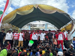 Ribuan Warga Pamolaan Ikuti Jalan Sehat HUT ke-80 RI