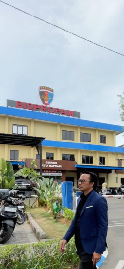 Advokat Sahid melaporkan Oknum penyidik Ditreskoba ke Bid Propam Polda Jatim