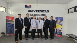 Liputan Kelulusan Sidang Tesis Pascasarjana Universitas Teknologi Surabaya