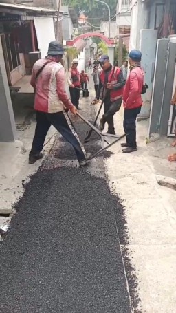Perbaikkan Pengaspalan Jalan di Wilayah  Banyurip Wetan Surabaya