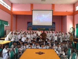 Satresnarkoba Polres Pasuruan Gelar Penyuluhan Bahaya Narkoba di SMPN 1 Bangil
