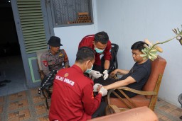 Brimob Polda Jatim Buka Layanan Kesehatan Gratis di Ponpes Al Khoziny Sidoarjo