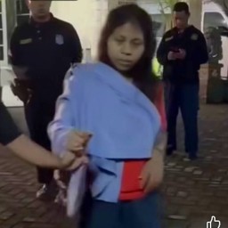 Sekelompok pemuda dari NTT mengamuk di depan gedung Yayasan Kasih Mulia Sejahtera.